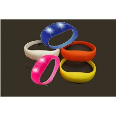 lot de 25 Bracelets lumineux mouvement Fluos / Lumineux 50,00 €